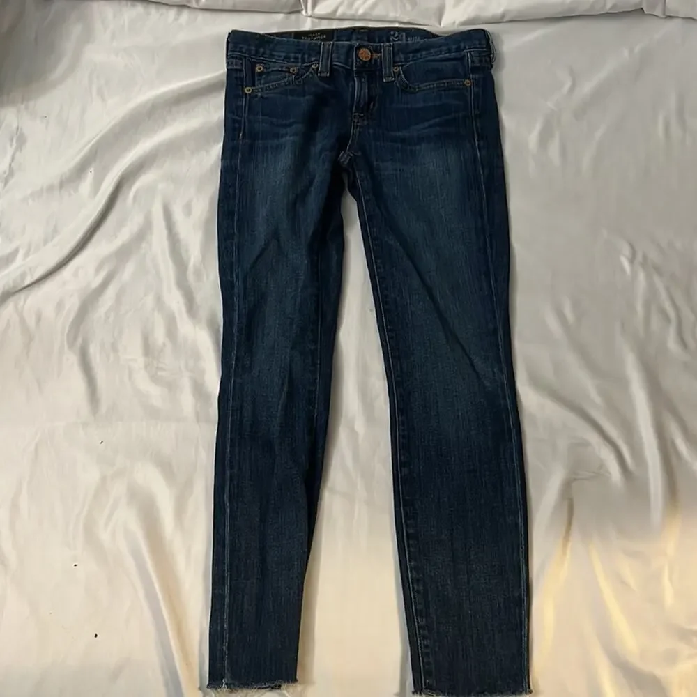 J. Crew Toothpick Raw Hem Ankle Jean 24 Denim Casual Classic Normcore Bohemian